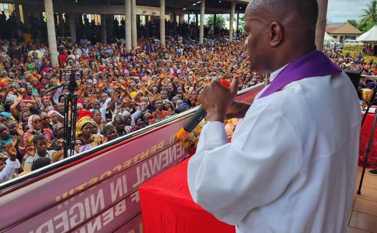  Edo 2024: Catholic Priest, Father Obinyan Storms Heaven with Prayer Vapor for Aspirants