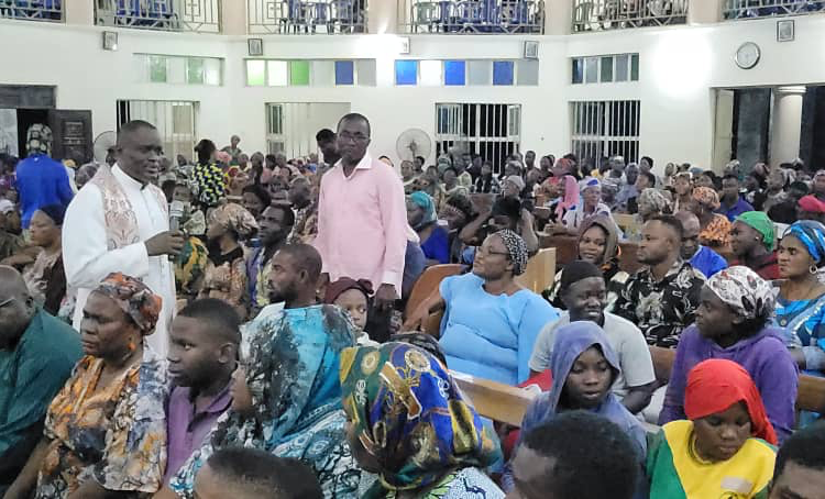  GREAT JUBILATION  AT AUCHI AS  FR. OBINYAN PRESIDES OVER MID- YEAR REVIVAL